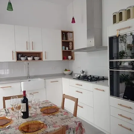 Дом отдыха Town House With Rooftop Terrace *