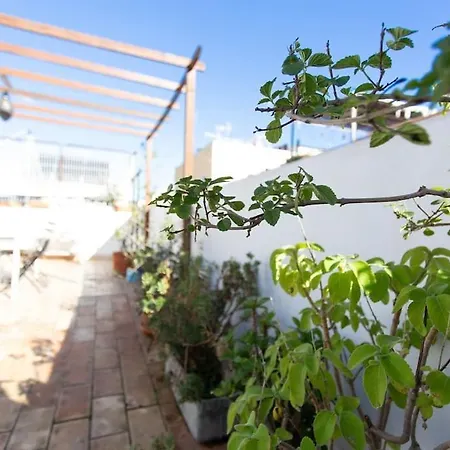 Дом отдыха Town House With Rooftop Terrace