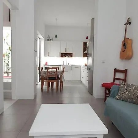Дом отдыха Town House With Rooftop Terrace *